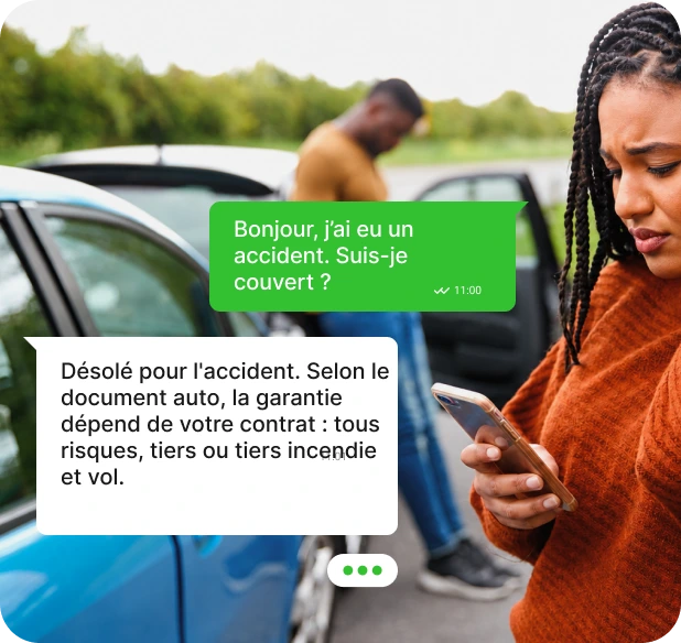Assuré demandant sur WhatsApp si un accident de voiture est couvert.